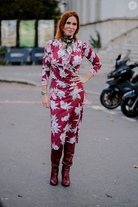 Street style, Audrey Fleurot arrivant au défilé Leonard printemps-été 2025, qui s'est tenu au Palais de Tokyo, Paris, France, le 27 septembre 2024. Photo par Marie-Paola Bertrand-Hillion/ABACAPRESS.COM