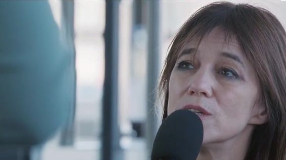 “J’ai vu la police partout” : Charlotte Gainsbourg revient sur ces “fils de bourgeois” qui ont tenté de l’enlever