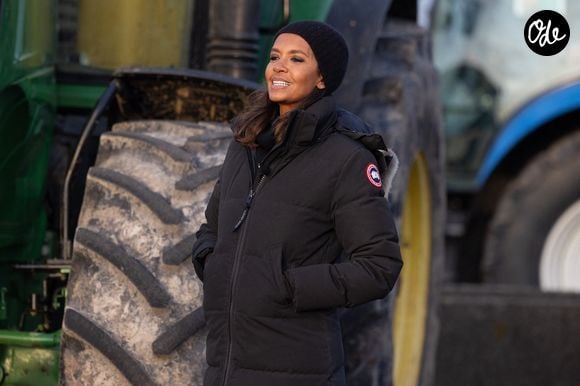 Ce lundi soir, elle sera une nouvelle fois au rendez-vous pour lancer la 21e saison de "L’amour est dans le pré". 

Karine Le Marchand soutient les agriculteurs sur le barrage de l'Autoroute A4 à hauteur de Jossigny en Seine et Marne le 29 Janvier 2024. Comme elle l'avait annoncé la semaine dernière, l'animatrice de l'émission "L'amour est dans le pré", Karine Le Marchand, a amené près de 200 croissants aux agriculteurs sur un barrage sur l'autoroute A4.
© Jeremy Melloul - Pierre Perusseau / Bestimage