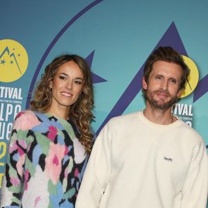 Elodie Fontan, Philippe Lacheau pour le film Alibi. Com 2 au photocall de la cérémonie d'ouverture du 26ème festival international du film de comédie de l'Alpe d'Huez le 16 janvier 2023. © Dominique Jacovides / Bestimage