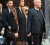 Disparue depuis le 25 mars dernier, l'ancienne star de télé a été honorée à Nice sous les yeux de ses amis proches. 

Julie et Christophe Mercy, Steevy Boulay - Sorties des obsèques de Loana Petrucciani dans la cathédrale Sainte-Réparate à Nice le 10 avril 2026. L'ancienne star de téléréalité a été retrouvée morte dans son appartement niçois par les autorités, le 25 mars dernier. © Bruno Bebert/Bestimage