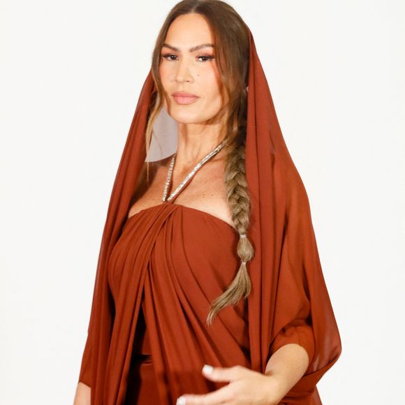 Vitaa au photocall du défilé de mode Haute-Couture automne-hiver 2024/2025 “Stephane Rolland” lors de la Fashion Week de Paris, le 24 juin 2024.

Photo : Christophe Clovis / Bestimage