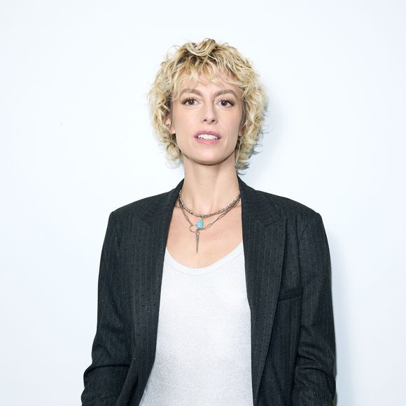 Mais Sara Mortensen, elle, n'était pas là pour s'amuser et profiter de l'ambiance flamboyante des Bains. "Autant dire que j'ai passé de belles soirées...", a-t-elle déclaré avec ironie.

Exclusif - Sara Mortensen - Backstage - Enregistrement de l'émission "100% Logique", présentée par Cyril Féraud et diffusée le 12 avril 2025 sur France 2. le 17 décembre 2024
© Cyril Moreau / Bestimage