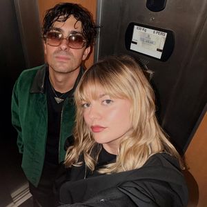 Amoureuse de Florian Rossi depuis de nombreuses années, Louane est devenue maman d'une petite fille prénommée Esmée

Louane et Florian Rossi sur Instagram