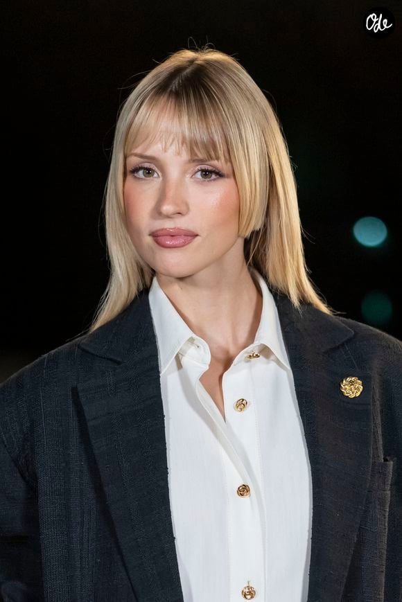 Angèle au photocall du défilé Chanel Collection Femme Prêt-à-Porter Printemps/Eté 2027 lors de la Fashion Week de Paris (PFW) au Grand Palais, à Paris, France, le 5 octobre 2026. © Olivier Borde/Bestimage