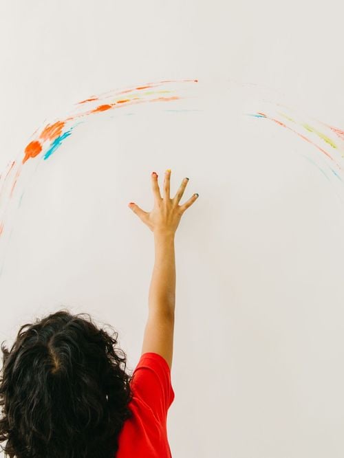 Une étude révèle que les gribouillis de votre tout-petit pourraient être bien plus qu'une simple bêtise