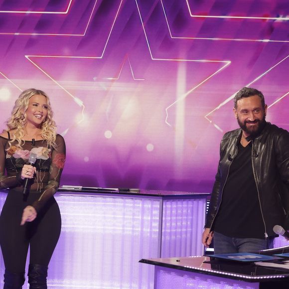 Exclusif - Kelly Vedovelli, Cyril Hanouna, sur le plateau de l'émission " TPMP " présentée par C.Hanouna et diffusée en direct sur C8, Paris, France, le 24 février 2025. Jack Tribeca / Bestimage