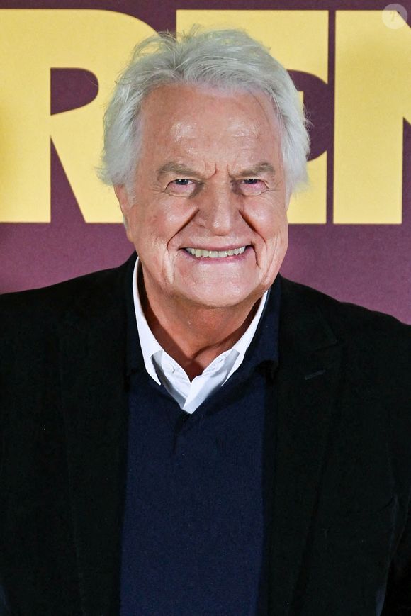 André Dussollier lors du photocall de la première de 'Chers Parents' à l'UGC Bercy à Paris, France, le 16 février 2026. Photo par Christophe Meng/ABACAPRESS.COM