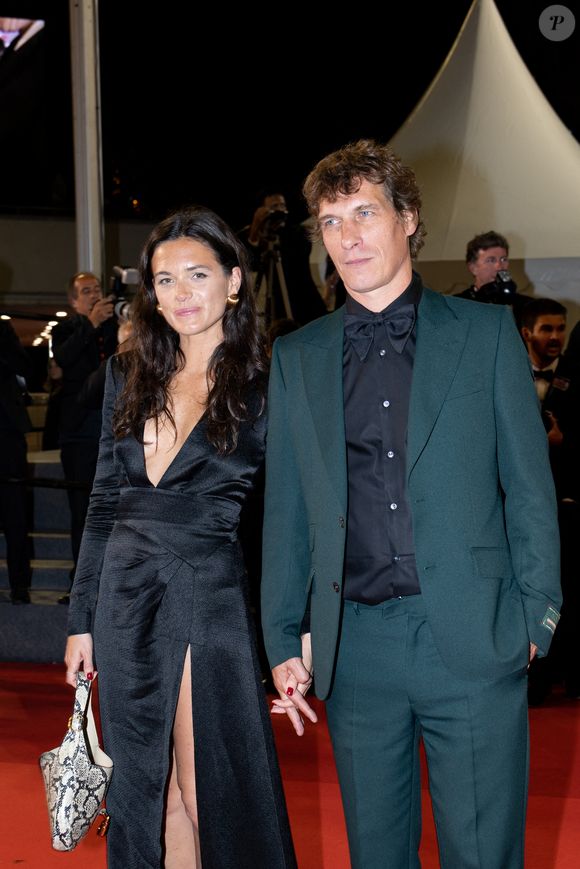 Cédric Jimenez et Capucine ont organisé un mariage très stylé !

Cédric Jimenez et sa compagne Capucine Martin - Montée des marches du film « Omar la fraise (The King of Algiers) » lors du 76ème Festival International du Film de Cannes, au Palais des Festivals à Cannes. Le 19 mai 2023
© Jacovides-Moreau / Bestimage