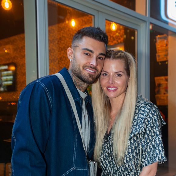 Exclusif - Thibault Garcia et sa femme Jessica Thivenin lors de la soirée « Come Chill with Booba » au bar Le Tube à Dubaï le 21 octobre 2021.
© Nicolas Briquet / Bestimage
