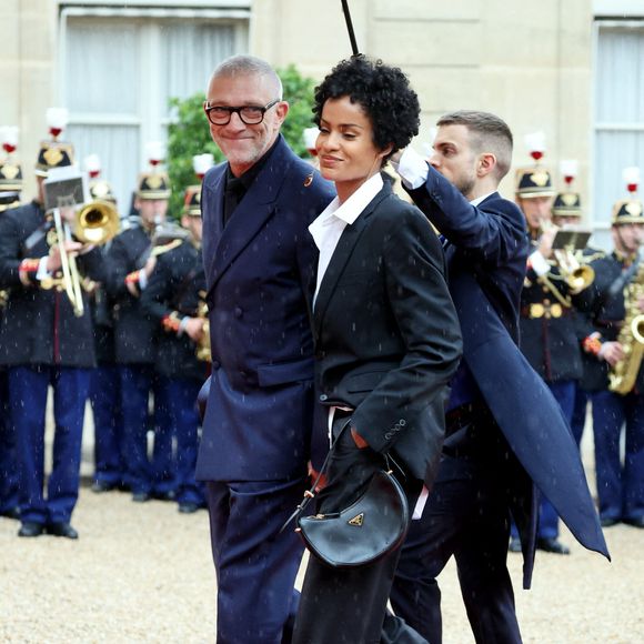 Vincent Cassel et sa compagne Narah Baptista - Arrivées des personnalités au dîner d’État en l’honneur du président brésilien et de sa femme au palais présidentiel de l’Élysée à Paris le 5 juin 2025.

© Jacovides / Moreau / Bestimage