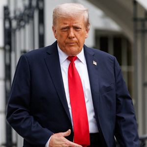 Le planning du couple présidentiel est très chargé avec des évènements qui s'enchaînent.

Le président Donald Trump quitte la Maison Blanche à Washington DC, en route vers New York pour assister à la finale masculine de l'US Open de tennis, le dimanche 7 septembre 2025.  © UPI/ABACA