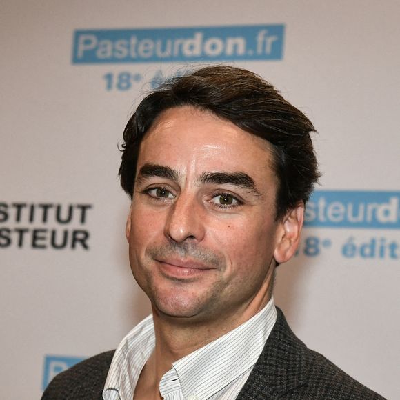 Le journaliste de télévision français Julian Bugier pose pour un photo-call lors de la 18e édition du Pasteurdon, la campagne annuelle de collecte de fonds de l'Institut Pasteur, à l'Institut Pasteur de Paris, le 9 octobre 2024. Photo by Firas Abdullah/ABACAPRESS.COM