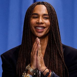 Olivier Rousteing a été nommé directeur artistique de la maison Rabanne, qui a annoncé que sa première collection sera présentée en mars 2027. 

Fashion designer Olivier Rousteing lors du défilé de mode prêt-à-porter Balmain Printemps/été 2024 lors de la Fashion Week de Paris (PFW) à Paris, France. Agence / Bestimage