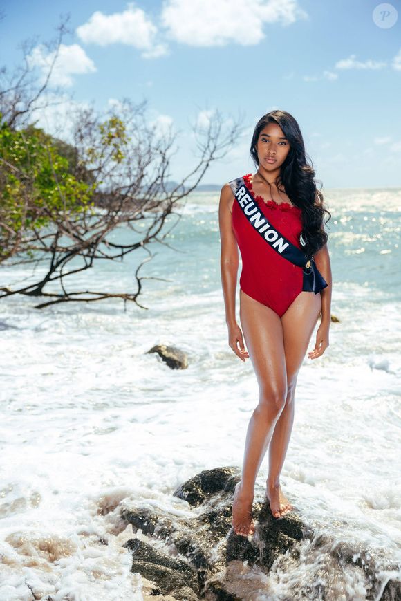 Priya Padavatan, Miss Réunion 2025 en route pour Miss France 2026, prend la pose pour le traditionnel shooting en maillot de bain. © Benjamin Decoin/Sipa via Bestimage