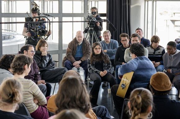 Charlotte Gainsbourg dans "Les rencontres du Papotin", dans l'émission diffusée le samedi 5 avril 2025 sur France 2. © Léo Kekemenis - France Télévisions