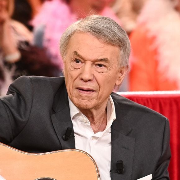 À 82 ans, Salvatore Adamo a récemment partagé un moment privilégié avec sa petite-fille Lily, installée à Londres et qu’il voit peu, comme l’a raconté Paris Match. 

Exclusif - Salvatore Adamo - Enregistrement de l'émission "Vivement Dimanche", présentée par M.Drucker et diffusée le 29 décembre sur France 3, au studio Rive Gauche à Paris.
© Guillaume Gaffiot / Bestimage