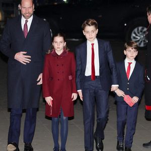 Leurs trois enfants, George, Charlotte et Louis étaient naturellement de la partie !

Le prince William, prince de Galles et duc de Cambridge (Le prince William, prince de Galles), le prince George (Le prince George de Galles), la princesse Charlotte (La princesse Charlotte de Galles) et le prince Louis (Le prince Louis de Galles) lors de la cérémonie de chants de Noël à l'abbaye de Westminster à Londres. © Alpha Press/Bestimage