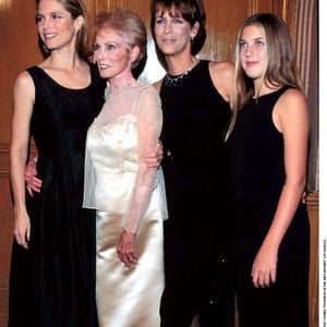 La famille de Jamie Lee Curtis a évolué pendant des années dans le milieu du cinéma.

Janet Leigh entourée par ses filles Jamie Lee Curtis et Kelly Lee Curtis, ainsi que de sa petite fille Annie, à Los Angeles, en octobre 1998.

Photo par : Alpha Agency / Bestimage