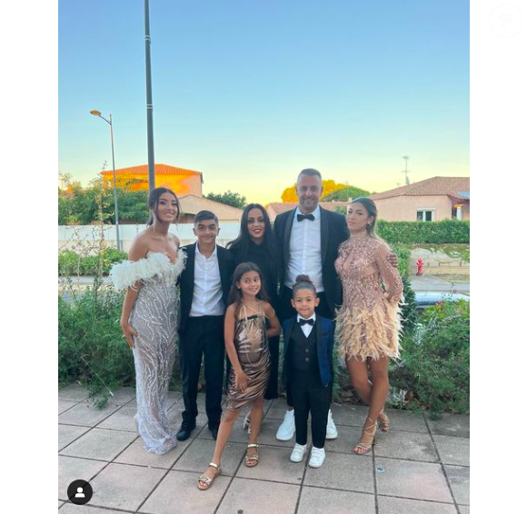 La famille Romero pose sur Instagram.