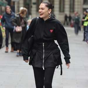 Jessie J arrive aux studios de Global Radio à Londres, le 24 Avril 2025. @GOFF INF / BESTIMAGE