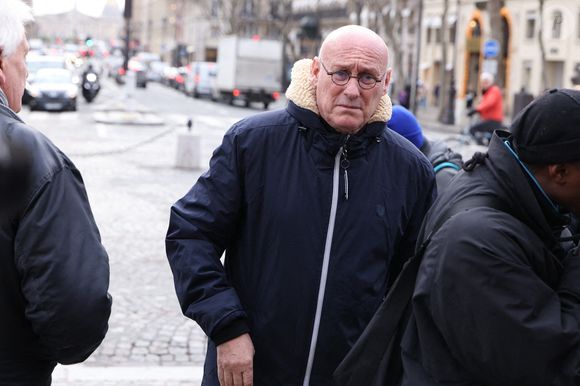 Bernard Laporte arrive à la cérémonie d'enterrement de Rolland Courbis à l'église de la Madeleine à Paris, France, le 14 janvier 2026. Rolland Courbis, ancien footballeur français, entraîneur et commentateur médiatique au franc-parler, est décédé à l'âge de 72 ans. Photo par Jerome Domine/ABACAPRESS.COM