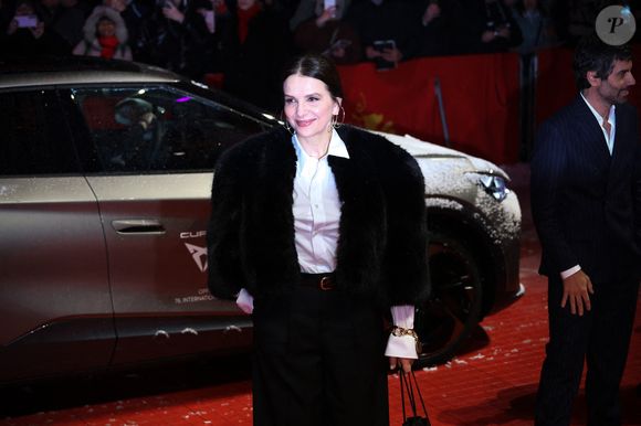 Le 17 février 2026, Berlin, Allemagne : L'actrice française JULIETTE BINOCHE assiste au tapis rouge de " Queen at Sea " présenté en compétition au 76e Festival international du film de Berlin (Berlinale), le premier grand festival du film de l'année en Europe, à Berlin. Le festival se déroulera du 12 au 22 février 2026. (Crédit photo : © Rouzbeh Fouladi/ZUMA Press Wire)