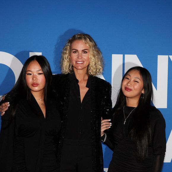 Laeticia Hallyday et ses filles Joy et Jade - Photocall du vernissage de l'exposition "Johnny Hallyday, l'exposition" au Palais des Expositions à Paris. Le 21 décembre 2023
© Dominique Jacovides / Bestimage