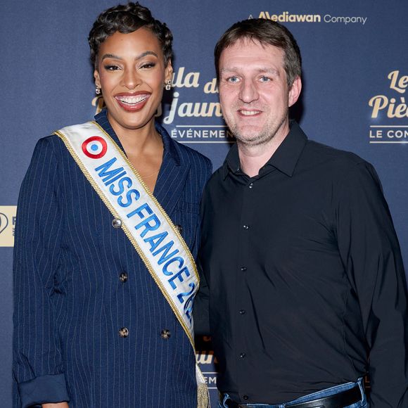 Exclusif - Angélique Angarni-Filopon, miss France 2025, Frédéric Gilbert, Président de la Société Miss France au photocall du "Gala des pièces jaunes, le concert événement" à Paris La Défense Arena  à Nanterre le 23 janvier 2025. Le gala des Pièces Jaunes 2025 sera diffusé le 28 janvier, sur France 2 et sur la plateforme France.Tv.

© Jacovides / Moreau / Bestimage