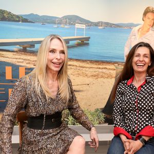 Elle remercie son amie pour son écoute et son soutien.
Les actrices de la série "Sous le soleil", Tonya Kinzinger et Adeline Blondieau lors de l'inauguration de l'exposition "Sous le soleil" au musée de la gendarmerie à Saint-Tropez, Côte d'Azur, France, le 1er avril 2023. © Philipe Arnassan/Nice Matin/Bestimage