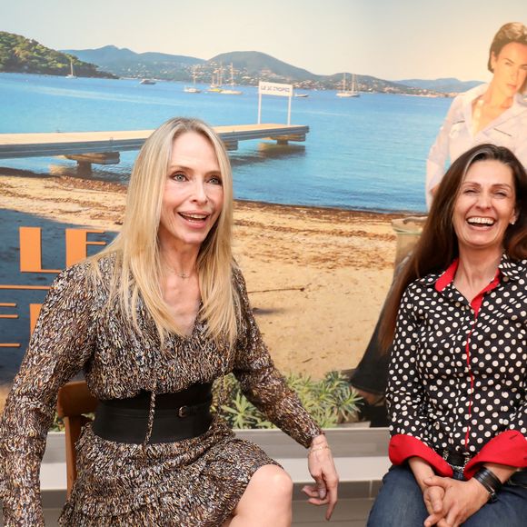 Elle remercie son amie pour son écoute et son soutien.

Les actrices de la série "Sous le soleil", Tonya Kinzinger et Adeline Blondieau lors de l'inauguration de l'exposition "Sous le soleil" au musée de la gendarmerie à Saint-Tropez, Côte d'Azur, France, le 1er avril 2023. © Philipe Arnassan/Nice Matin/Bestimage