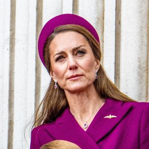 Kate Middleton va-t-elle aussi bien qu'elle le laisse penser ?

Catherine (Kate) Middleton, princesse de Galles, Le prince George de Galles, Le prince Louis de Galles, La princesse Charlotte de Galles - La famille royale britannique assiste aux célébrations du 80ème anniversaire de la fin de la Seconde guerre mondiale (VE Day) à Londres. Backgrid USA / Bestimage