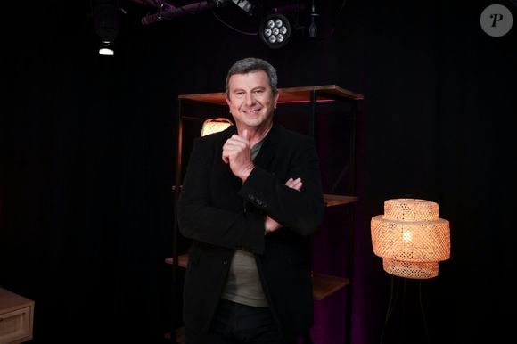Pascal Bataille en interview pour "Purepeople", avec le format "En privé avec"