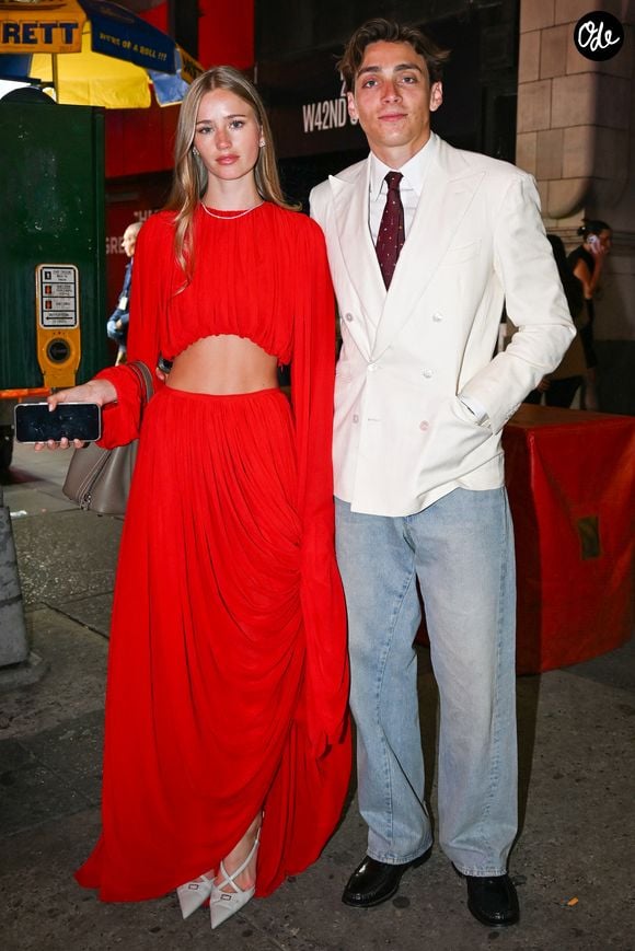 Les invités ont ensuite prolongé les célébrations à la Villa Castel lors d’une fête au bord de la piscine.

Armand Duplantis et Desire Inglander - Arrivées et sorties de la soirée pré-Met Gala de Vogue au musée Madame Tussauds de Times Square à New York City, NY, USA, le 1er mai 2026. © Gedeon Taieb/Bestimage