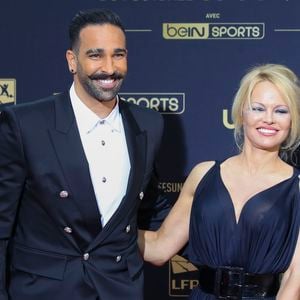 Adil Rami et sa compagne Pamela Anderson au photocall de la 28ème cérémonie des trophées UNFP (Union nationale des footballeurs professionnels) au Pavillon d'Armenonville à Paris, France, le 19 mai 2019. Panoramic / Bestimage