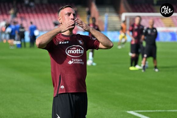 Franck Ribery, en larmes, fait ses adieux au public lors de son dernier match à Salerne, le 22 octobre 2022.