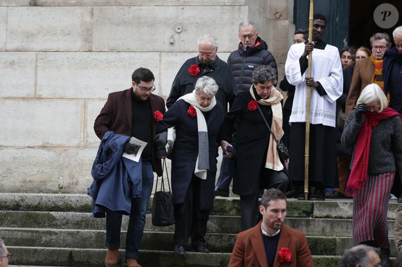 Françoise Laborde et Geneviève Laborde lors de la cérémonie des obsèques de Catherine Laborde à l'église Saint-Roch à Paris, France, le 6 février 2025. L'emblématique présentatrice météo de TF1 est décédée le 28 janvier 2025 à l'âge de 73 ans, des suites d'une démence à corps de Lewy, une maladie neurodégénérative dont Catherine Laborde souffrait depuis 2014. Photo by Nasser Berzane/ABACAPRESS.COM