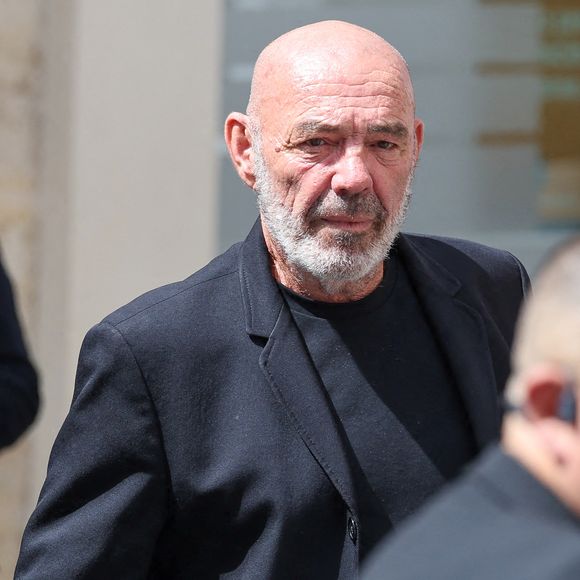 Philippe Corti a décidé d'organiser une soirée particulière pour rendre hommage à son ami. Celle-ci est baptisée Lunettes noires pour nuits blanches 

Philippe Corti - Arrivées aux obsèques de Thierry Ardisson en l’église Saint-Roch de Paris, France, le 17 juillet 2025. © Clovis-Jacovides/Bestimage