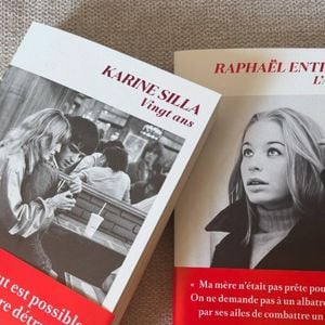 Et ce jeudi 19 juin 2025 sur Instagram, l'ancienne Première dame a dévoilé les deux ouvrages qu'elle avait reçus en avant-première : "Merci Karine Silla et Raphaël Enthoven pour ces 2 merveilles".

Capture d'écran Instagram Carla Bruni - 19 juin 2025.