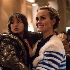 Exclusif - Prix Special - No web - No blog - Laeticia Hallyday et sa fille Joy - Aftershow apres le concert caritatif de Johnny Hallyday pour l'association de sa femme "La Bonne Etoile", qui vient en aide aux enfants du Vietnam, au Trianon a Paris, le 15 decembre 2013.