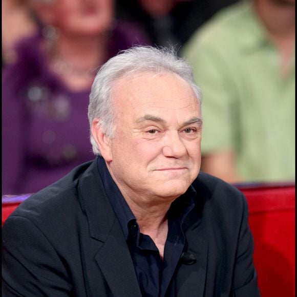 Laurent Cabrol sur le plateau de Vivement Dimanche en 2003 © Guillaume Gaffiot/Bestimage