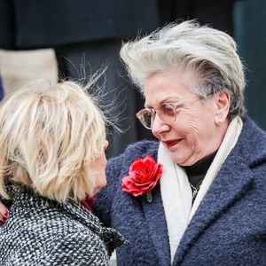 Evelyne Dhéliat et Françoise Laborde, la soeur de la défunte - Arrivées aux obsèques de C.Laborde en l’église Saint-Roch à Paris, le 6 février 2025. Décédée le 28 janvier 2025 à l'âge de 73 ans, l'ancienne présentatrice météo de TF1 (1988 - 2017) était atteinte de la maladie neurodégénérative à corps de Lewy. 
© Jacovides - Moreau / Bestimage