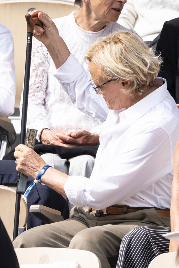 L'actrice avait déjà arboré ce nouvel accessoire lors d'un évènement organisé quelques semaines plus tôt

Muriel Robin en tribunes lors de la finale messieurs des Internationaux de France de Tennis de Roland Garros 2025 (jour 15), à Paris, France, le 8 juin 2025. © Cyril Moreau/Bestimage