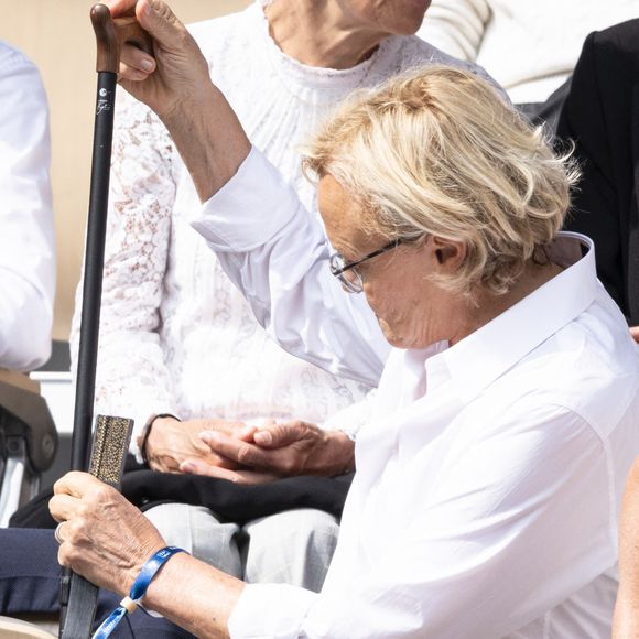 L'actrice avait déjà arboré ce nouvel accessoire lors d'un évènement organisé quelques semaines plus tôt

Muriel Robin en tribunes lors de la finale messieurs des Internationaux de France de Tennis de Roland Garros 2025 (jour 15), à Paris, France, le 8 juin 2025. © Cyril Moreau/Bestimage
