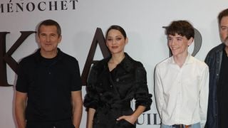 Il n'y a pas que Marion Cotillard : L'autre star de Karma est un comédien qui vit loin de Paris dans une région entre falaises escarpées et côtes sauvages