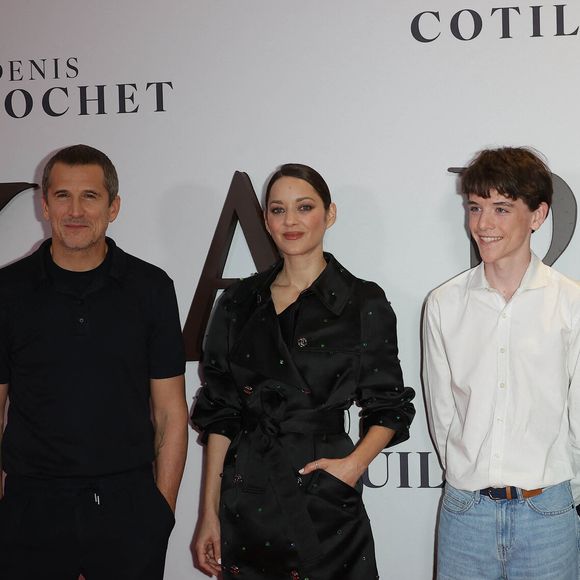 Denis Ménochet est à l’affiche de Karma, le nouveau film de Guillaume Canet, aux côtés de Marion Cotillard.

Guillaume Canet (réalisateur du film "Karma"), Marion Cotillard, Hugo Trophardy et Denis Ménochet au photocall de la première du film "Karma" au cinéma Pathé Palace à Paris. © Coadic Guirec / Bestimage