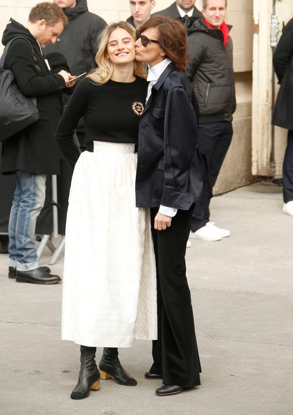 Inès de La Fressange et sa fille Violette Marie d'Urso - Arrivées des people au défilé Chanel collection prêt-à-porter Automne/Hiver 2020-2021 lors de la Fashion Week à Paris le 3 mars 2020. © Christophe Aubert via Bestimage