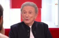 Michel Drucker, très ému, rend hommage à sa Françoise Coquet dans "Vivement Dimanche" sur France 3. : "On ne t'oublie pas."