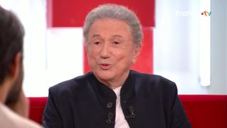 "Il est chez moi" : Michel Drucker compte un nouveau membre dans sa famille, Billy appartenait à son amie Françoise Coquet