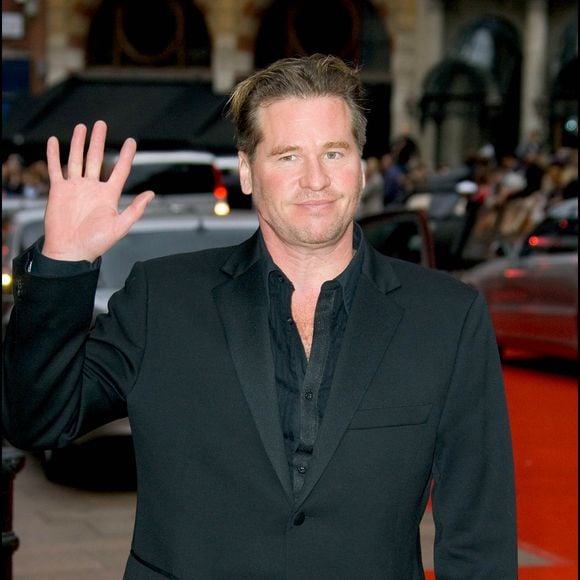 Entre succès critiques, films cultes et échecs commerciaux, Val Kilmer a marqué Hollywood 

Val Kilmer lors de la première du film Batman à Londres
©GOFF INF / BESTIMAGE